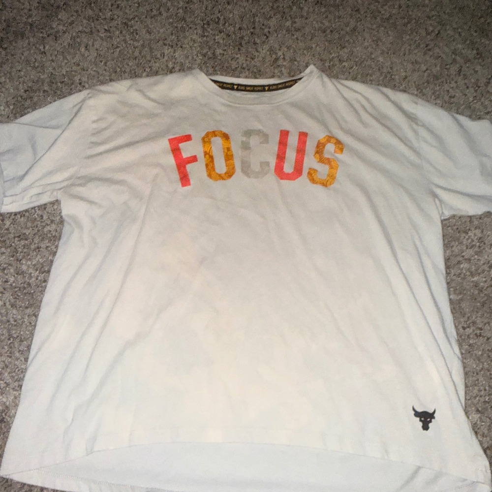 Under Armour Project Rock Focus T-Shirt Womens XL White HeatGear Brahma Bull